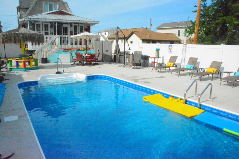 Heated saltwater pool, 4' deep